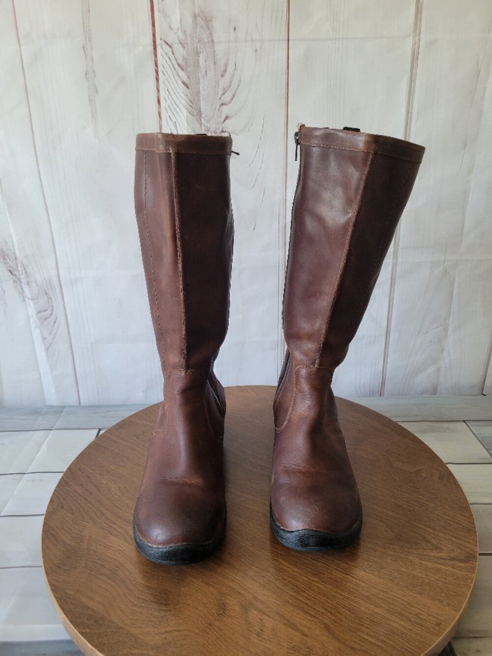 KEEN Tyretread Waterproof Women’s 8.5 Warm Winter Boot. Full grain leather upper